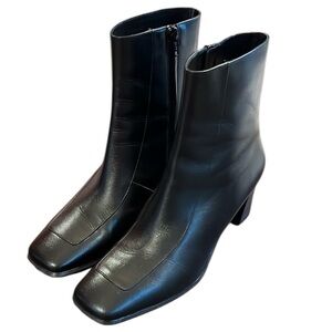 Banana Republic Black Lucca Leather Ankle Boot Italy 2.5” Heel Side Zipper 9